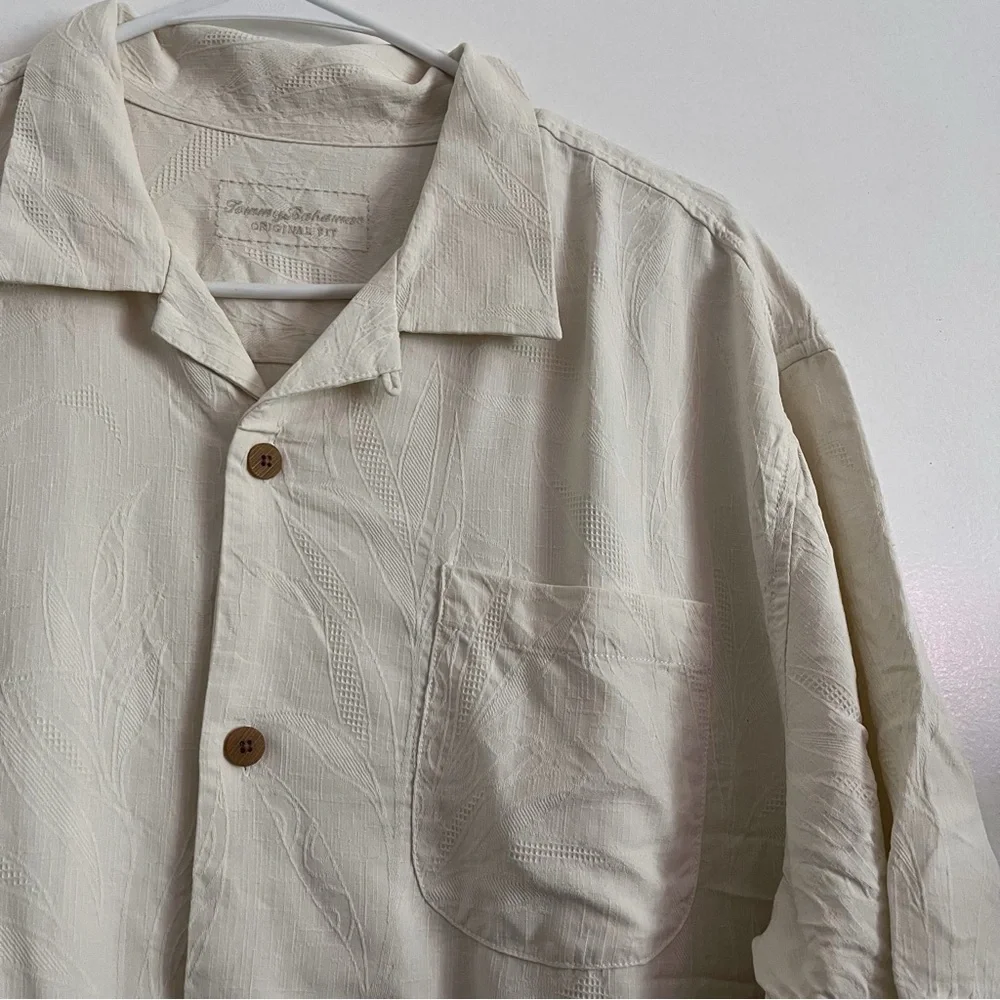 Tommy Bahama • Original Fit Islanders Frond Silk Cream Shirt